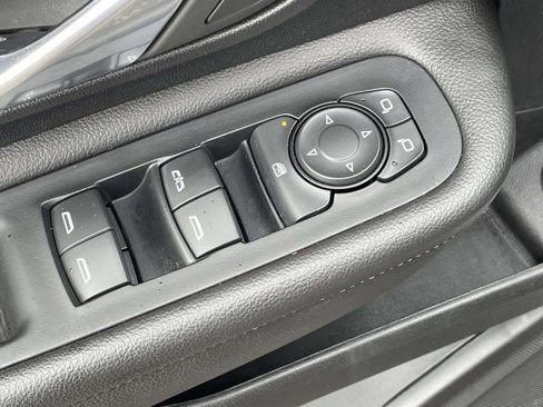 Used 2023 GMC Terrain SLE w/ Driver Convenience Package image 16