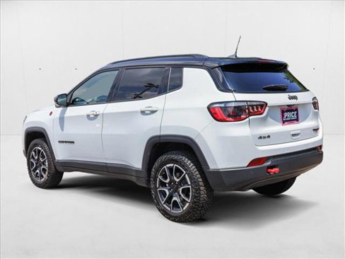 Used 2024 Jeep Compass Trailhawk image 7