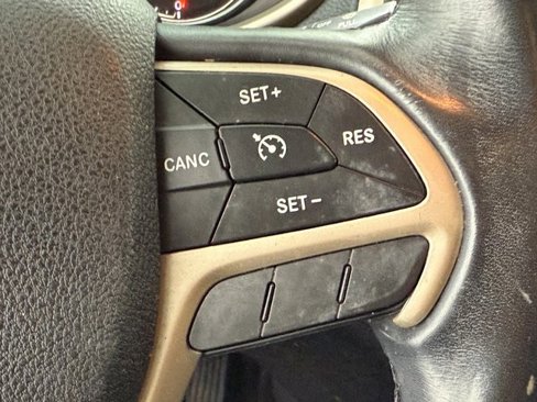 Used 2016 Jeep Cherokee Latitude image 12
