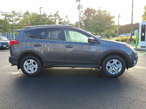 Used 2015 Toyota RAV4 LE image 4