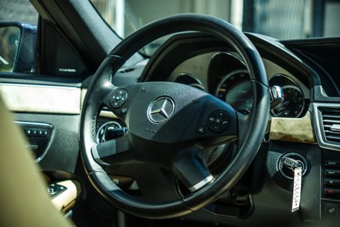 Used 2010 Mercedes-Benz E 350 4MATIC Sedan image 13