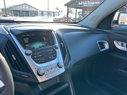 Used 2017 Chevrolet Equinox LT image 26