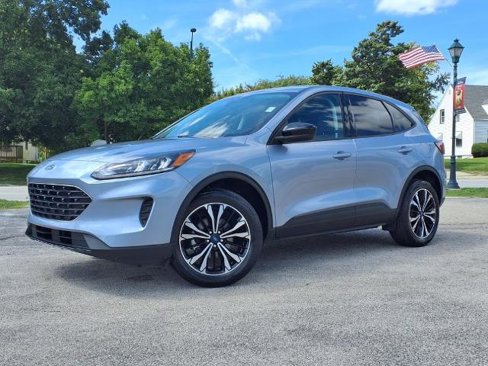 Certified 2022 Ford Escape SE w/ SE Sport Appearance Package image 3