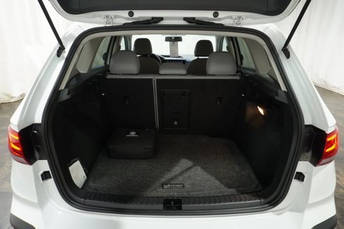 Used 2022 Volkswagen Taos SE image 2