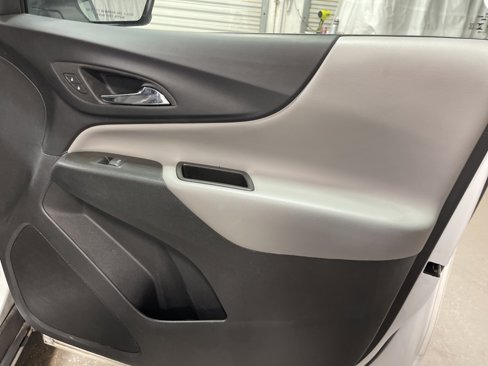 Used 2023 Chevrolet Equinox LT image 10