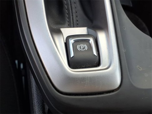 Used 2025 Chevrolet Trax LS w/ LS Convenience Package image 8
