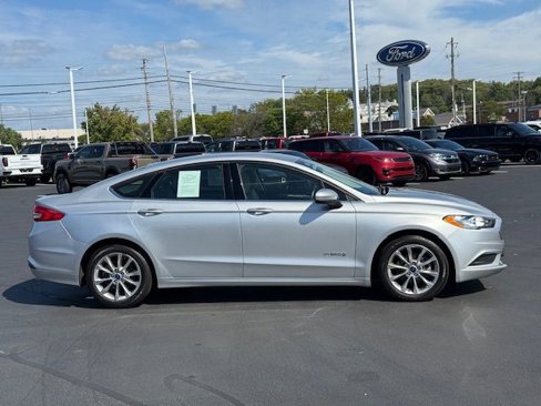 Used 2017 Ford Fusion S image 2