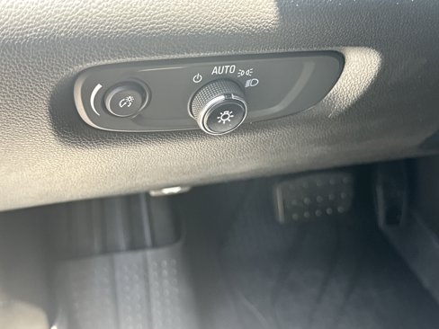 Used 2022 Chevrolet Traverse LT image 17