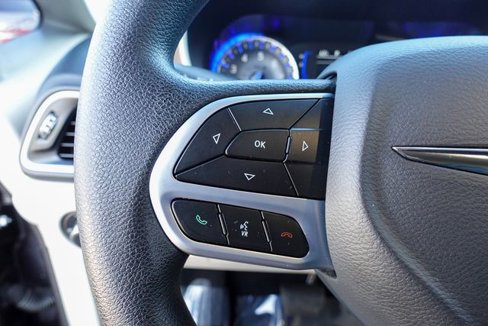 Used 2020 Chrysler Voyager LX image 18