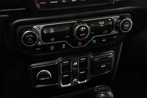 Used 2023 Jeep Gladiator Overland image 15