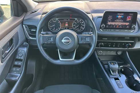 Used 2023 Nissan Rogue S image 11