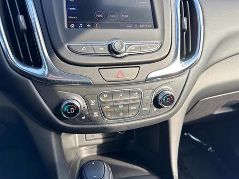 Used 2021 Chevrolet Equinox LT image 22