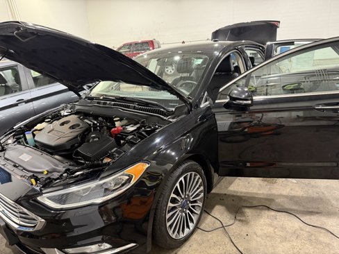 Used 2017 Ford Fusion SE w/ Fusion SE Technology Package image 12