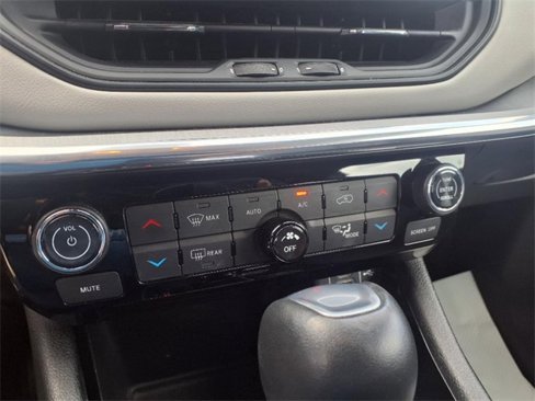 Used 2023 Jeep Compass Limited image 16
