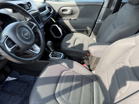 Used 2020 Jeep Renegade Latitude w/ Cold Weather Group image 10