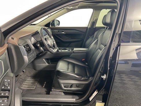 Used 2021 Nissan Rogue SV w/ Premium Package image 11