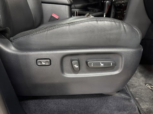 Used 2011 Lexus LX 570 4WD image 10