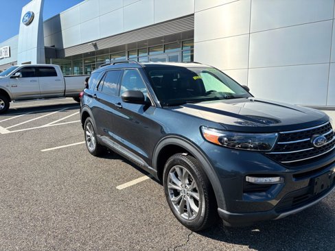 Used 2022 Ford Explorer XLT w/ Equipment Group 202A image 8