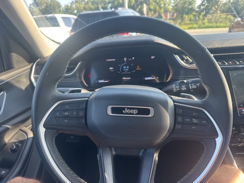Used 2023 Jeep Grand Cherokee L Laredo image 19