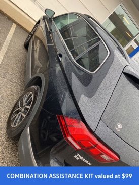 Used 2021 Volkswagen Tiguan SE w/ Panoramic Sunroof Package image 9
