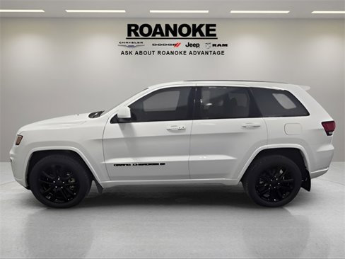 Used 2022 Jeep Grand Cherokee Laredo X image 2