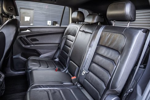 Used 2018 Volkswagen Tiguan SEL Premium w/ R-Line Package image 15