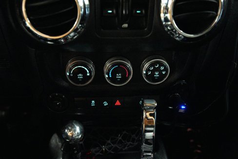Used 2016 Jeep Wrangler Unlimited Sahara w/ Connectivity Group image 37