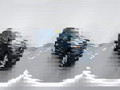Used 2022 Ford Explorer XLT image 2