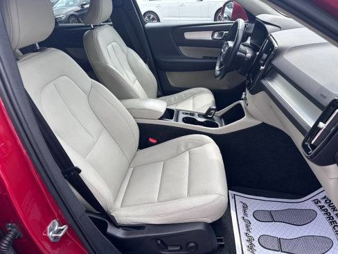 Used 2019 Volvo XC40 T4 Momentum image 18