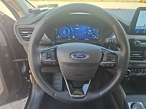Certified 2021 Ford Escape Titanium image 31