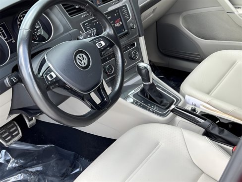 Used 2017 Volkswagen Golf Alltrack SE image 16