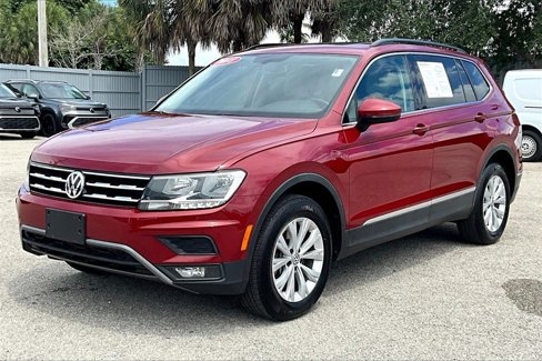 Used 2018 Volkswagen Tiguan SE w/ Panoramic Sunroof Package image 9