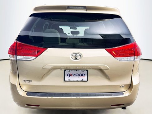 Used 2012 Toyota Sienna LE image 6