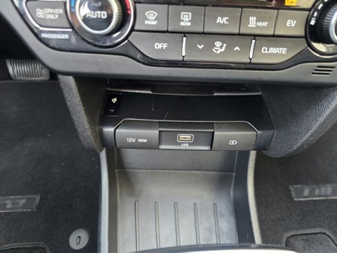 Used 2022 Kia Niro EX image 30