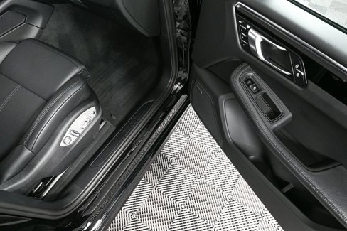 Used 2025 Porsche Macan image 26