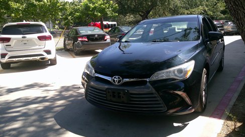 Used 2017 Toyota Camry LE image 3