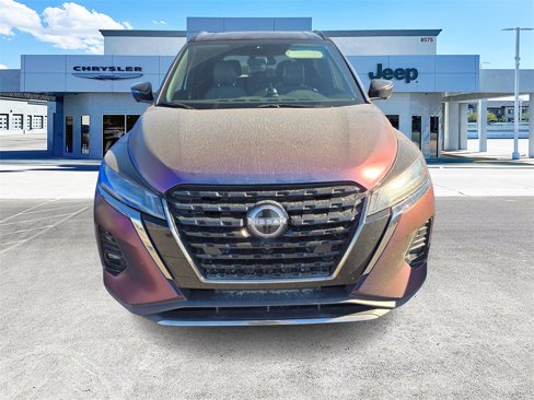 Used 2023 Nissan Kicks SR image 2