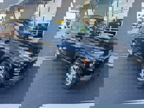 Used 2023 Chevrolet TrailBlazer LS image 2