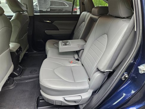 Used 2022 Toyota Highlander XLE image 19