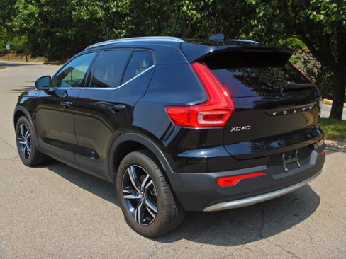 Used 2025 Volvo XC40 B5 Core image 10