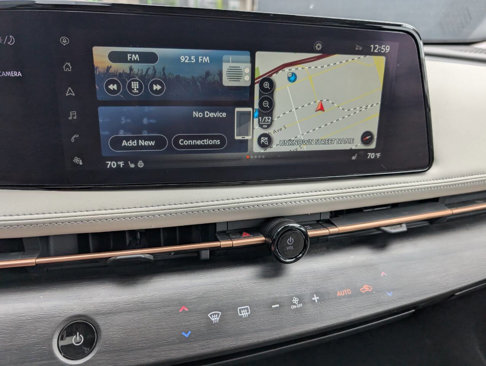 Used 2023 Nissan Ariya AWD image 13