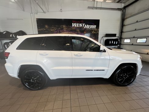 Used 2019 Jeep Grand Cherokee Altitude image 13