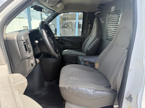 Used 2008 Chevrolet Express 2500 image 11