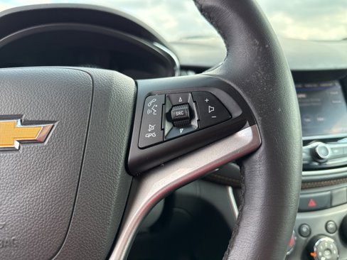 Used 2021 Chevrolet Trax LT w/ Driver Confidence Package image 19