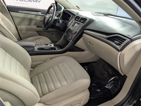 Used 2017 Ford Fusion SE image 23