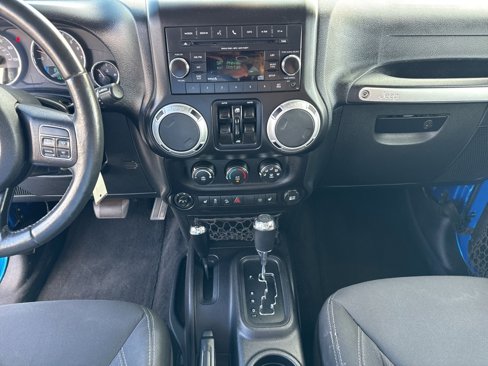 Used 2015 Jeep Wrangler Unlimited Sahara w/ Connectivity Group image 35