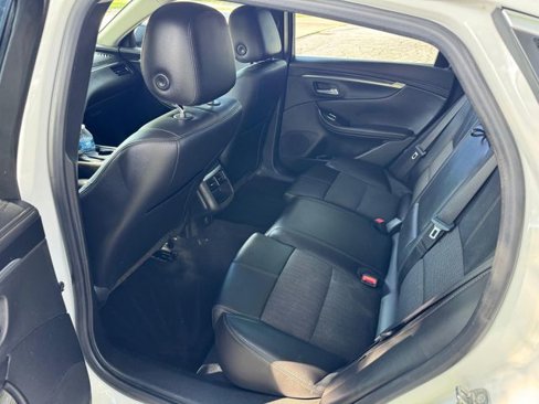 Used 2017 Chevrolet Impala LT w/ Convenience Package image 7