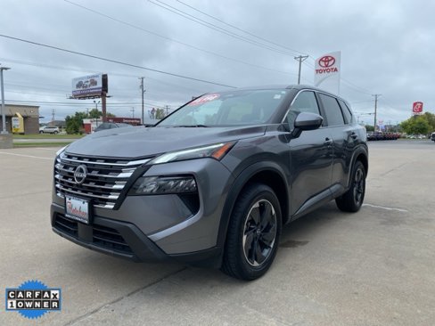 Used 2024 Nissan Rogue SV image 1