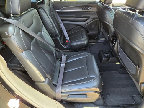 Certified 2024 Jeep Grand Cherokee L Limited w/ Luxury Tech Group II image 18