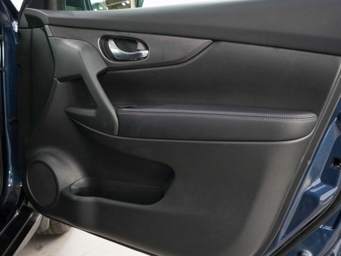 Used 2016 Nissan Rogue SV image 9